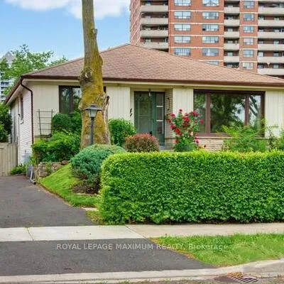41,&nbsp;Strathavon, Mount Olive-Silverstone-Jamestown, Toronto