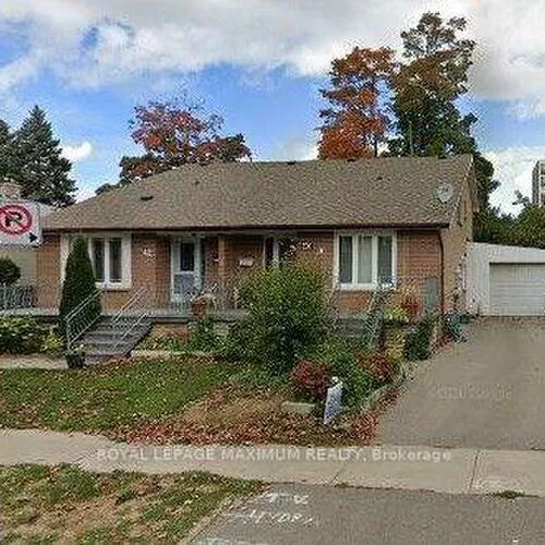 Premium freehold home for sale: 40, Broadoaks, York University Heights, Toronto