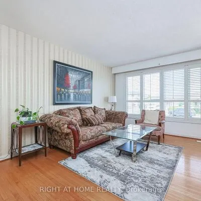 25,&nbsp;Larchwood, Glenfield-Jane Heights, Toronto