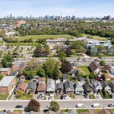 49,&nbsp;Cordella, Rockcliffe-Smythe, Toronto