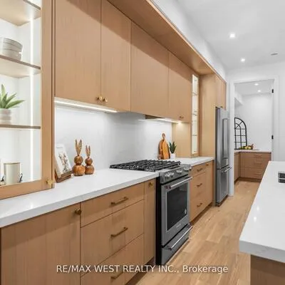 64,&nbsp;Gwynne, South Parkdale, Toronto