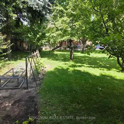 18,&nbsp;Blaketon, Islington-City Centre West, Toronto