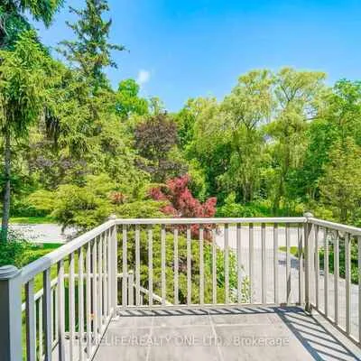 31,&nbsp;Bearwood, Edenbridge-Humber Valley, Toronto