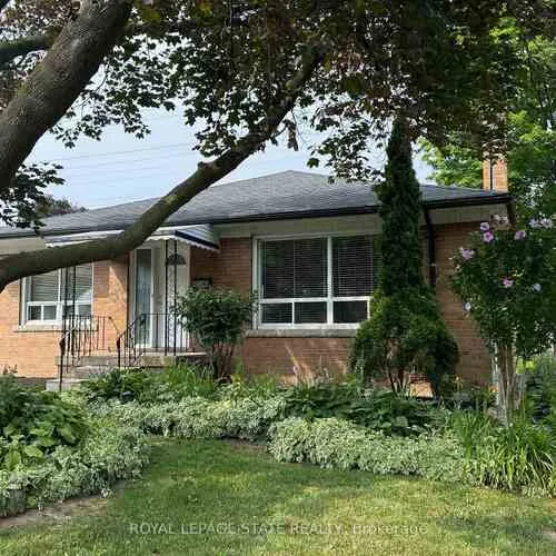 Premium freehold home for sale: 20, Lloyd Manor, Princess-Rosethorn, Toronto
