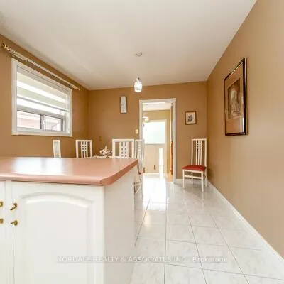 288,&nbsp;Hullmar, Black Creek, Toronto