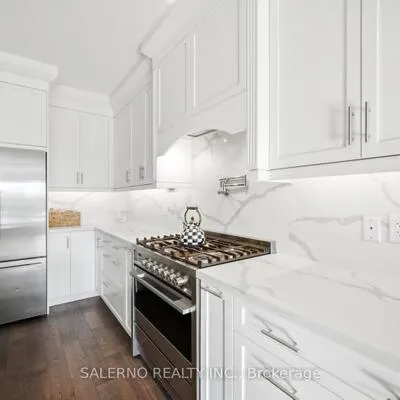 72,&nbsp;Renfield, Brookhaven-Amesbury, Toronto
