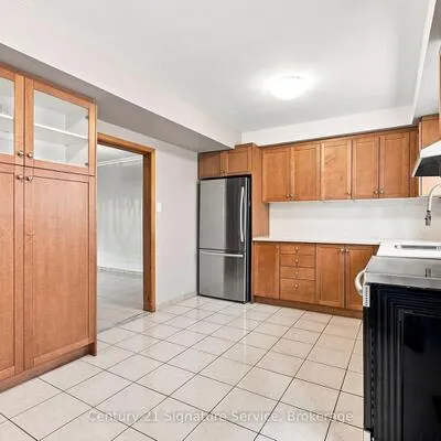 524,&nbsp;Silverthorn, Keelesdale-Eglinton West, Toronto
