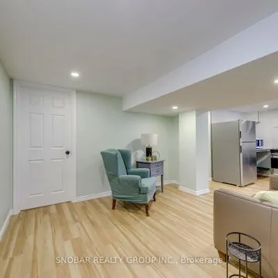 2257,&nbsp;Lawrence, Humber Heights, Toronto