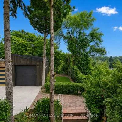 19,&nbsp;Arnold, Rockcliffe-Smythe, Toronto