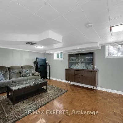 340,&nbsp;Whitmore, Briar Hill-Belgravia, Toronto