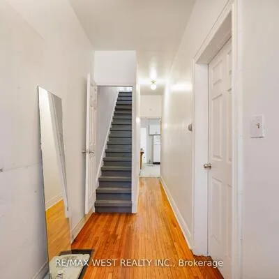 39,&nbsp;Noble, Roncesvalles, Toronto