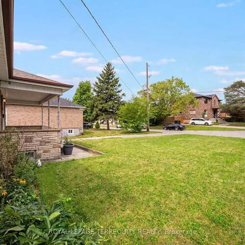 Premium freehold home for sale: 19, Battersea, Maple Leaf, Toronto