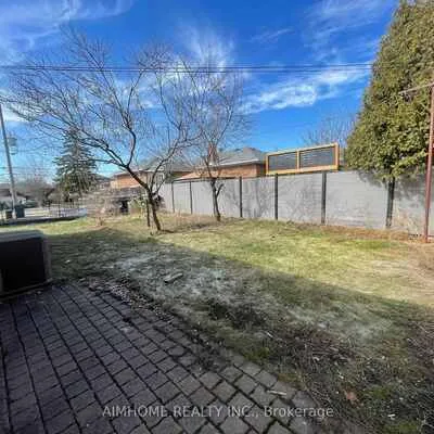 170,&nbsp;Gracefield, Maple Leaf, Toronto