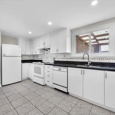 27,&nbsp;Villata, York University Heights, Toronto