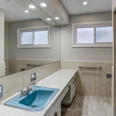 23,&nbsp;Ravensbourne, Princess-Rosethorn, Toronto