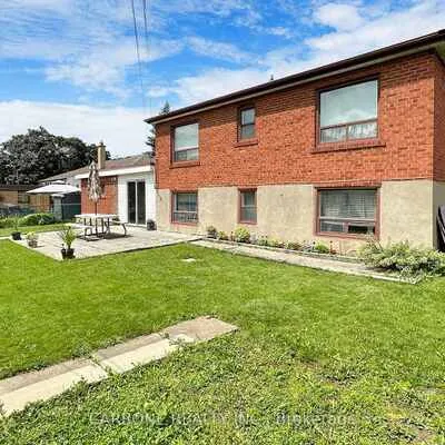 105,&nbsp;Hallsport, Downsview-Roding-CFB, Toronto
