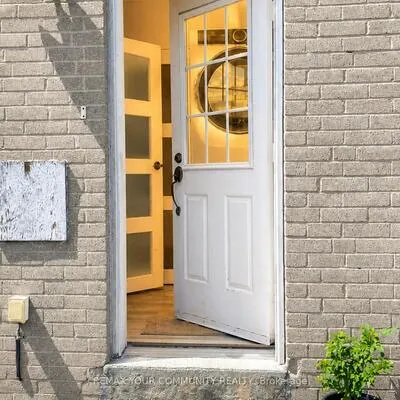 62,&nbsp;Secroft, Black Creek, Toronto