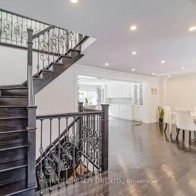 31,&nbsp;Bearwood, Edenbridge-Humber Valley, Toronto