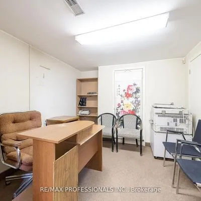 586,&nbsp;Browns, Alderwood, Toronto
