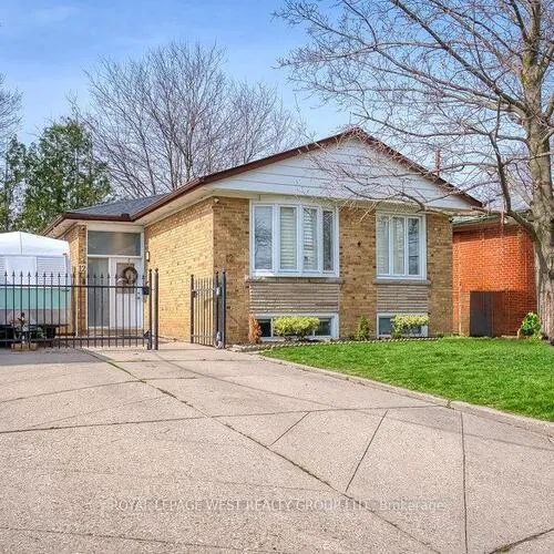 Premium freehold home for sale: 12, Leavenworth, Markland Wood, Toronto