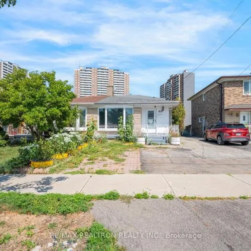 Premium freehold home for sale: 43, Lindylou, Humbermede, Toronto