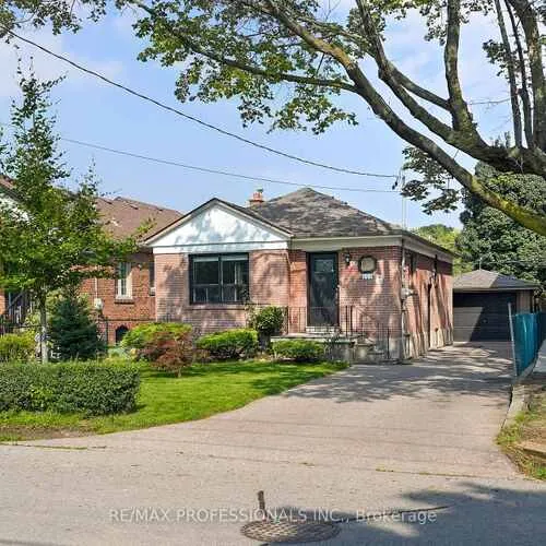 Premium freehold home for sale: 111, Wesley, Stonegate-Queensway, Toronto