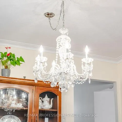 Premium freehold home for sale: 19, Earldown, Willowridge-Martingrove-Richview, Toronto