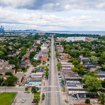 28,&nbsp;Thirtieth, Long Branch, Toronto