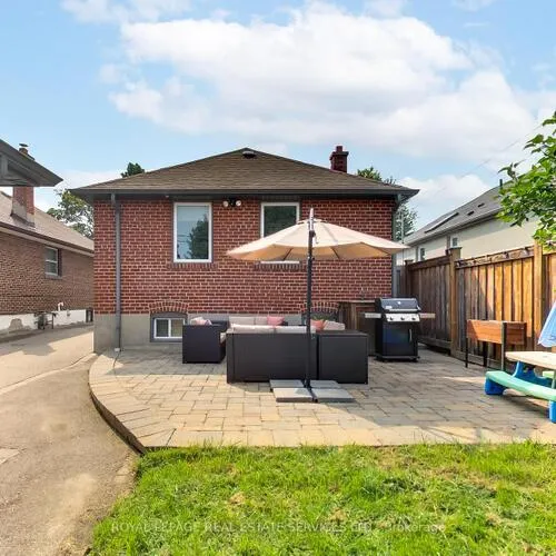 Premium freehold home for sale: 21, Parker, Stonegate-Queensway, Toronto