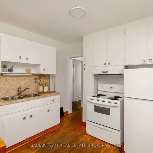 Premium freehold home for sale: 1, Rambert, High Park-Swansea, Toronto