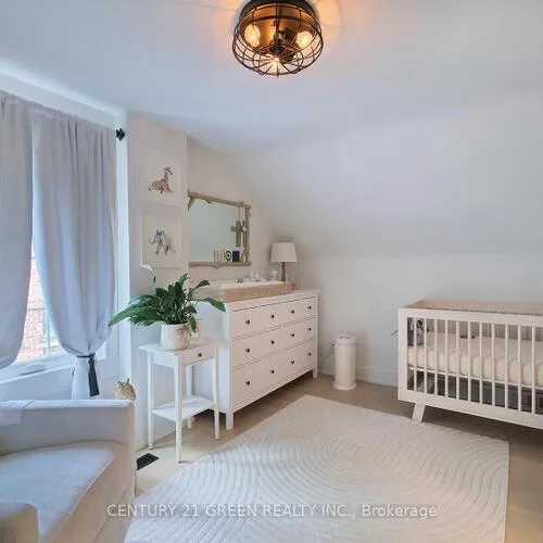Premium freehold home for sale: 32, Castlebar, Stonegate-Queensway, Toronto