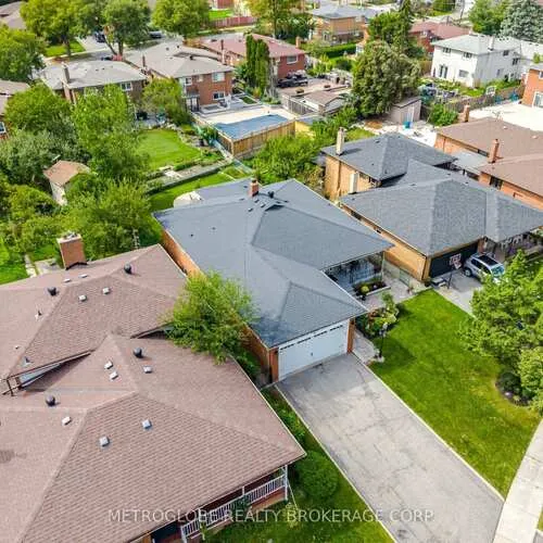Premium freehold home for sale: 28, Eldorado, York University Heights, Toronto