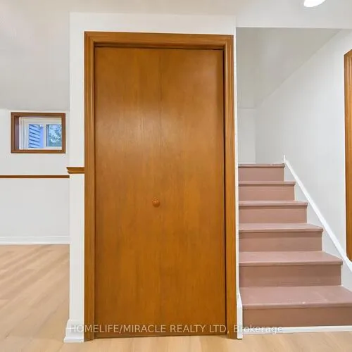 Premium freehold home for sale: 8, Loire, West Humber-Clairville, Toronto