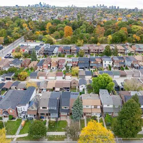 Premium freehold home for sale: 209, Caledonia, Corso Italia-Davenport, Toronto