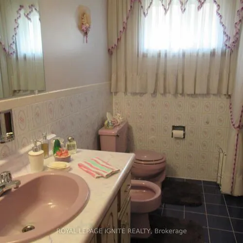 Premium freehold home for sale: 8, Newlove, Elms-Old Rexdale, Toronto