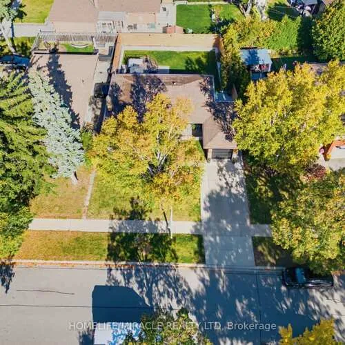 Premium freehold home for sale: 8, Laurelwood, Willowridge-Martingrove-Richview, Toronto