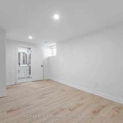 131,&nbsp;Dunstan, West Woodbridge, Vaughan