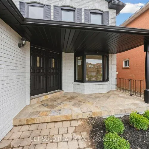 Premium freehold home for sale: 27, Edenbridge, Beverley Glen, Vaughan