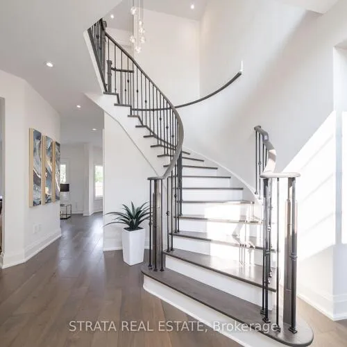 Premium freehold home for sale: 39, Dunblane, Maple, Vaughan