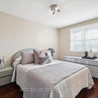 10,&nbsp;Sevilla, Kleinburg, Vaughan