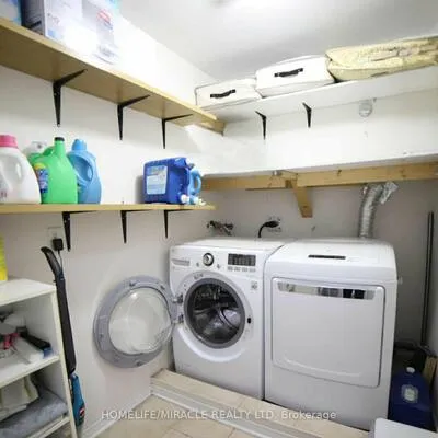 243,&nbsp;Venice Gate, Vellore Village, Vaughan