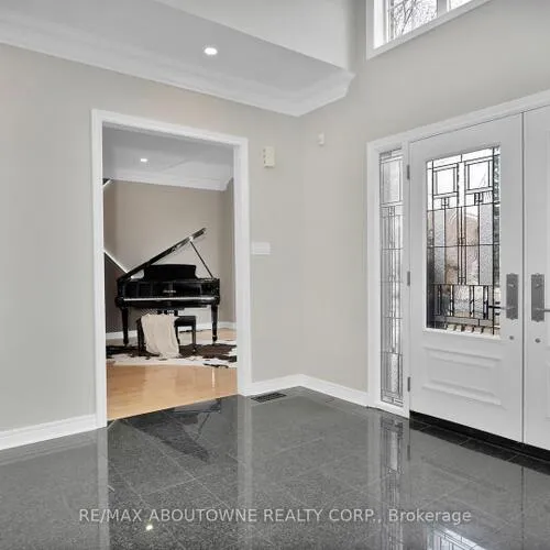 Premium freehold home for sale: 22, Siderno, East Woodbridge, Vaughan