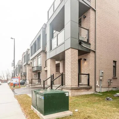 42,&nbsp;Dandara, Steeles West Industrial, Vaughan