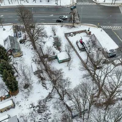 8204,&nbsp;Islington, Islington Woods, Vaughan