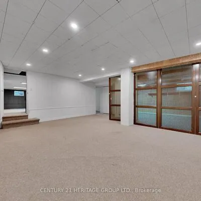 19,&nbsp;Oakbank, Uplands, Vaughan