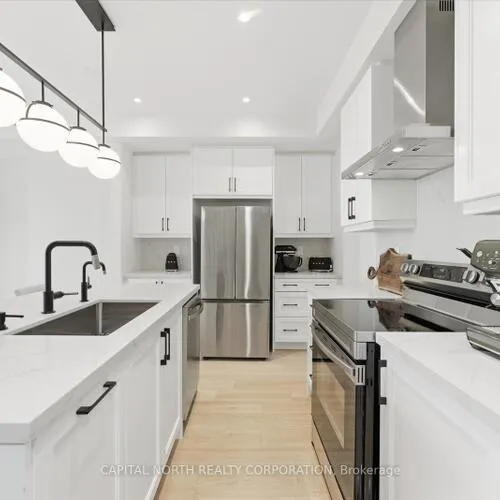 Premium freehold home for sale: 32, Holyrood, Kleinburg, Vaughan