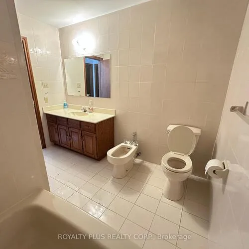 Premium freehold home for sale: 19, Ravine, East Woodbridge, Vaughan