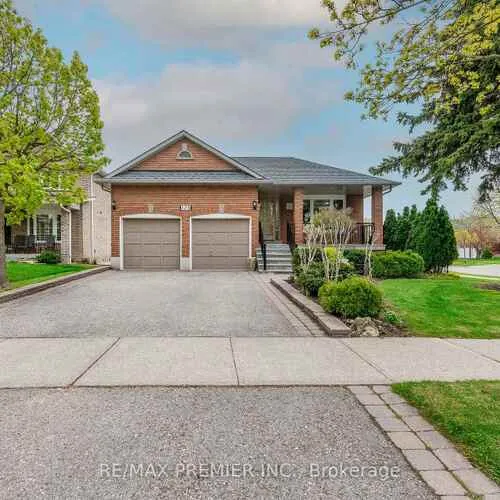 Premium freehold home for sale: 175, Medallion, West Woodbridge, Vaughan