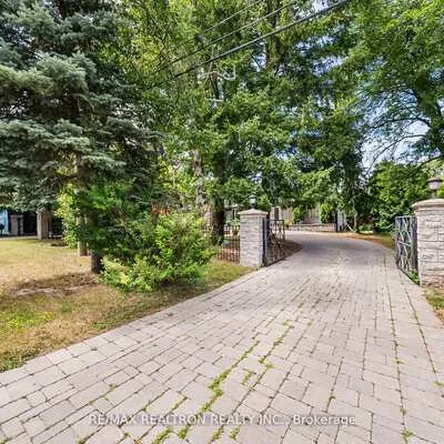 318,&nbsp;Centre, Uplands, Vaughan