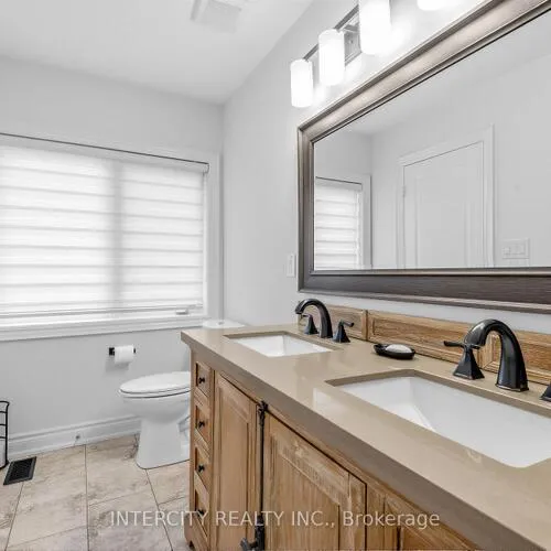 Premium freehold home for sale: 322, Moody, Kleinburg, Vaughan